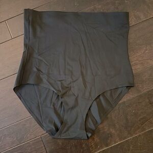 Youmita high waisted shaper XXL NWOT